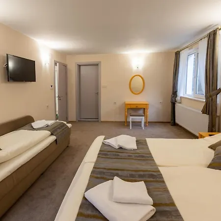 Holiday home зеления осъм Osam Chiflik (Lovech)